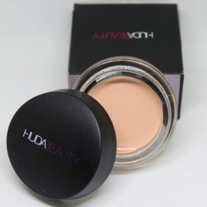 Huda Beauty Concealer Cover Powder - Image 2