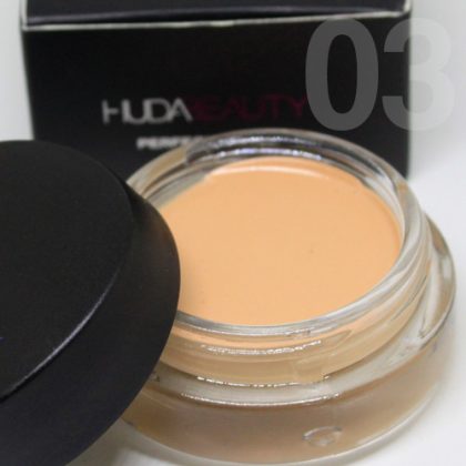 Huda Beauty Concealer Cover Powder - Image 3