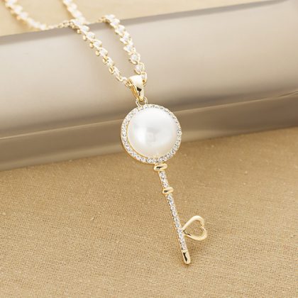 High Quality Pearl Key Necklace