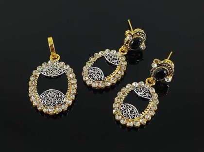 Beautiful Earrings in various colors - Image 6
