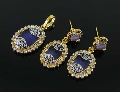 Beautiful Earrings in various colors - Image 9