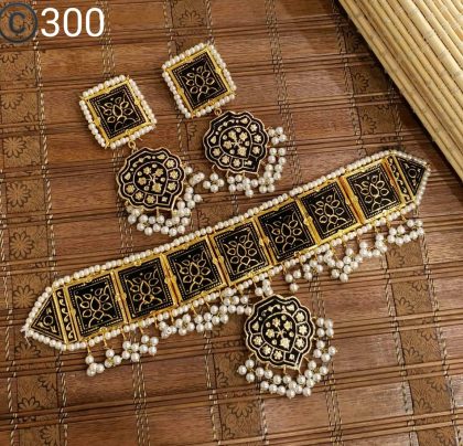Bahawalpuri Made Meenakari Choker Set - Image 6