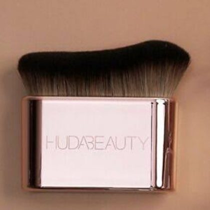 DL258 Huda Brush Foundation Highlighter - Image 2