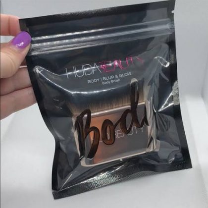 Huda N.Y.M.P.H Body Blur & Glow Brush - Image 3