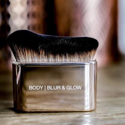 Huda N.Y.M.P.H Body Blur & Glow Brush - Image 4